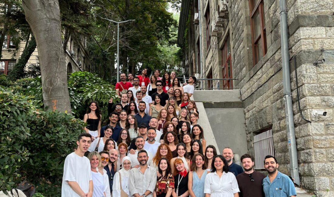 - Akbank Marka ve İletişim Başkanı Beril Alakoç:
- "Gençlerin yeteneklerine