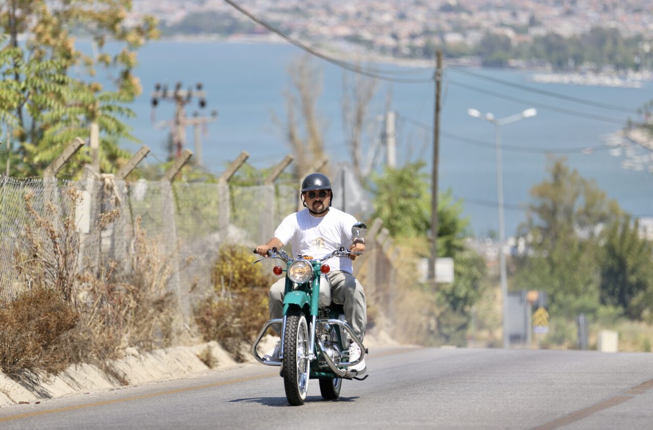 - Şenliklere katılıp kentte motosikletiyle gezerek çocukluk hayalini gerçekleştiren Emre