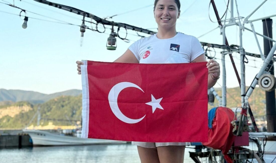 - Ultra maraton yüzücüsü Bengisu Avcı:
"Herkesin kalbinin benimle beraber atacağına