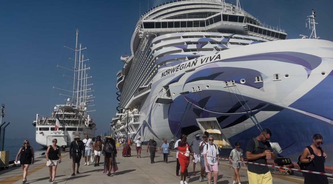 MUĞLA (AA) – Muğla'nın Bodrum ilçesine "Norwegian Viva" ve "Club