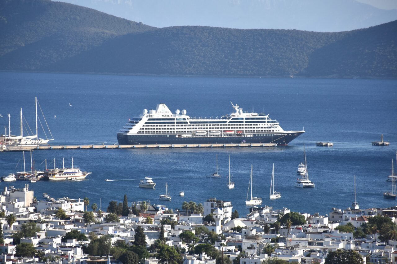 MUĞLA (AA) – Muğla'nın Bodrum ilçesine, "Marella Discovery 2" ve