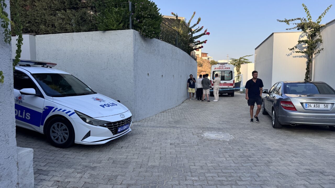 MUĞLA (AA) – Muğla'nın Bodrum ilçesinde 2 kişi, evde başından
