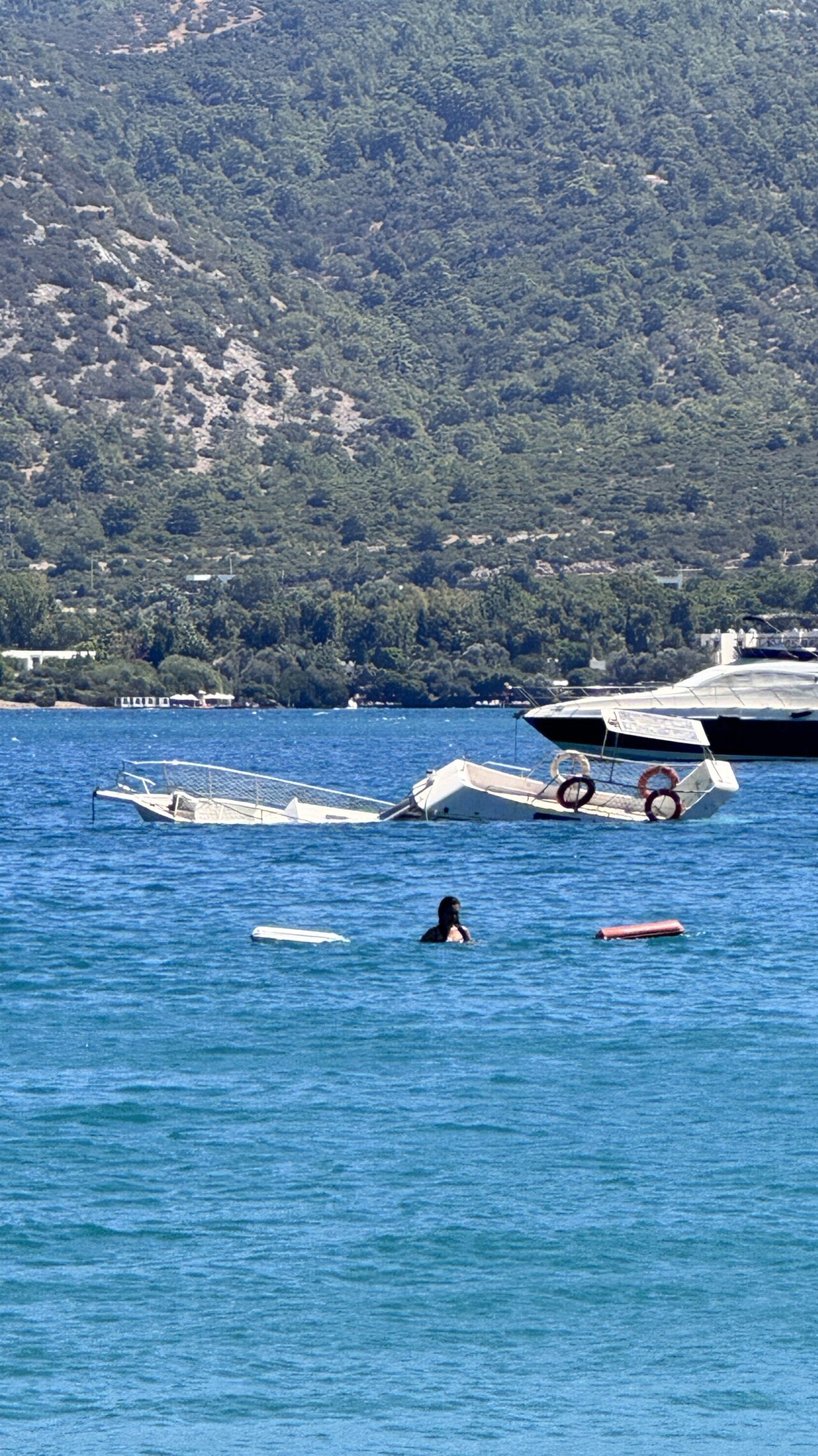 MUĞLA (AA) – Muğla'nın Bodrum ilçesinde, arızalanıp su alan ahşap