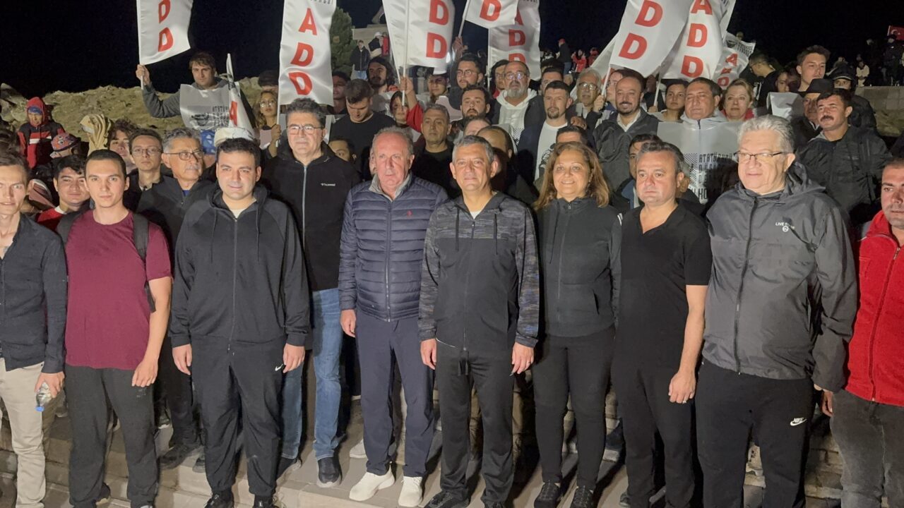 AFYONKARAHİSAR (AA) – CHP Genel Başkanı Özgür Özel, Afyonkarahisar'ın Şuhut