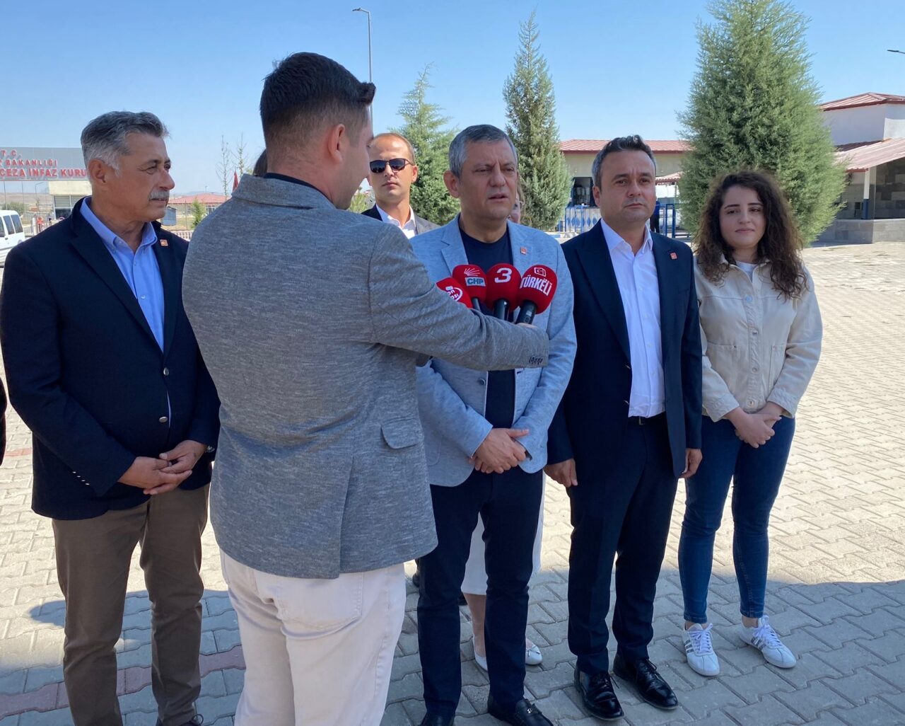 - Özel, İstanbul Büyükşehir Belediyesine (İBB) yönelik yolsuzluk soruşturması kapsamında