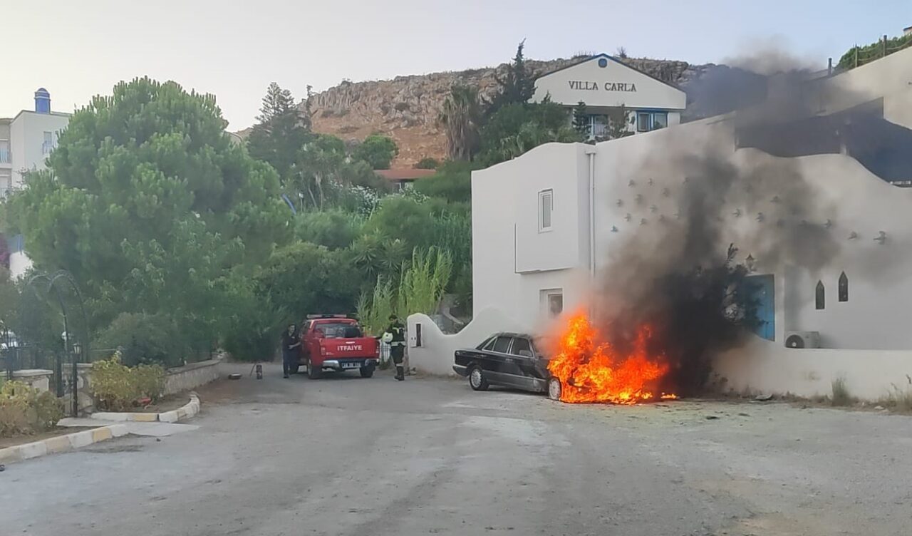 MUĞLA (AA) – Muğla'nın Datça ilçesinde, park halindeki otomobilde çıkan