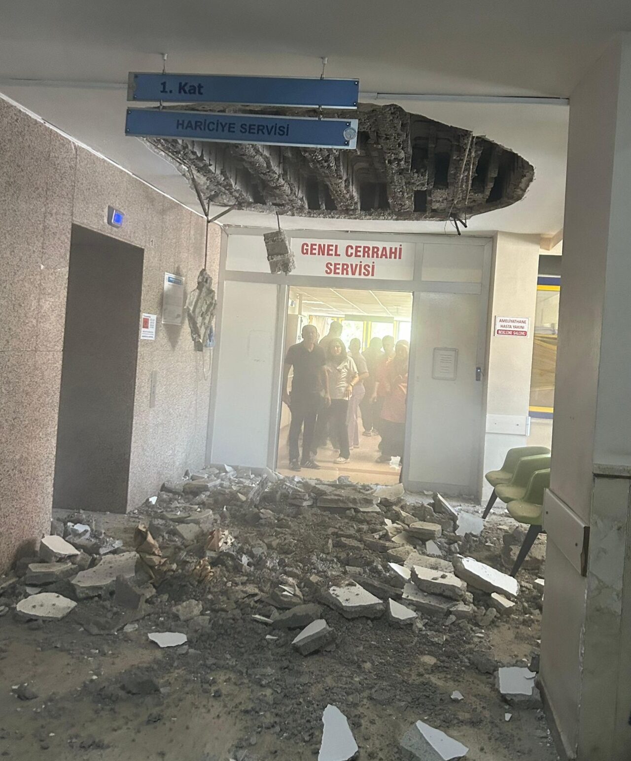 - "(Sıva dökülmesi) Tavan sıva kalınlığının fazla olması ve sıvanın