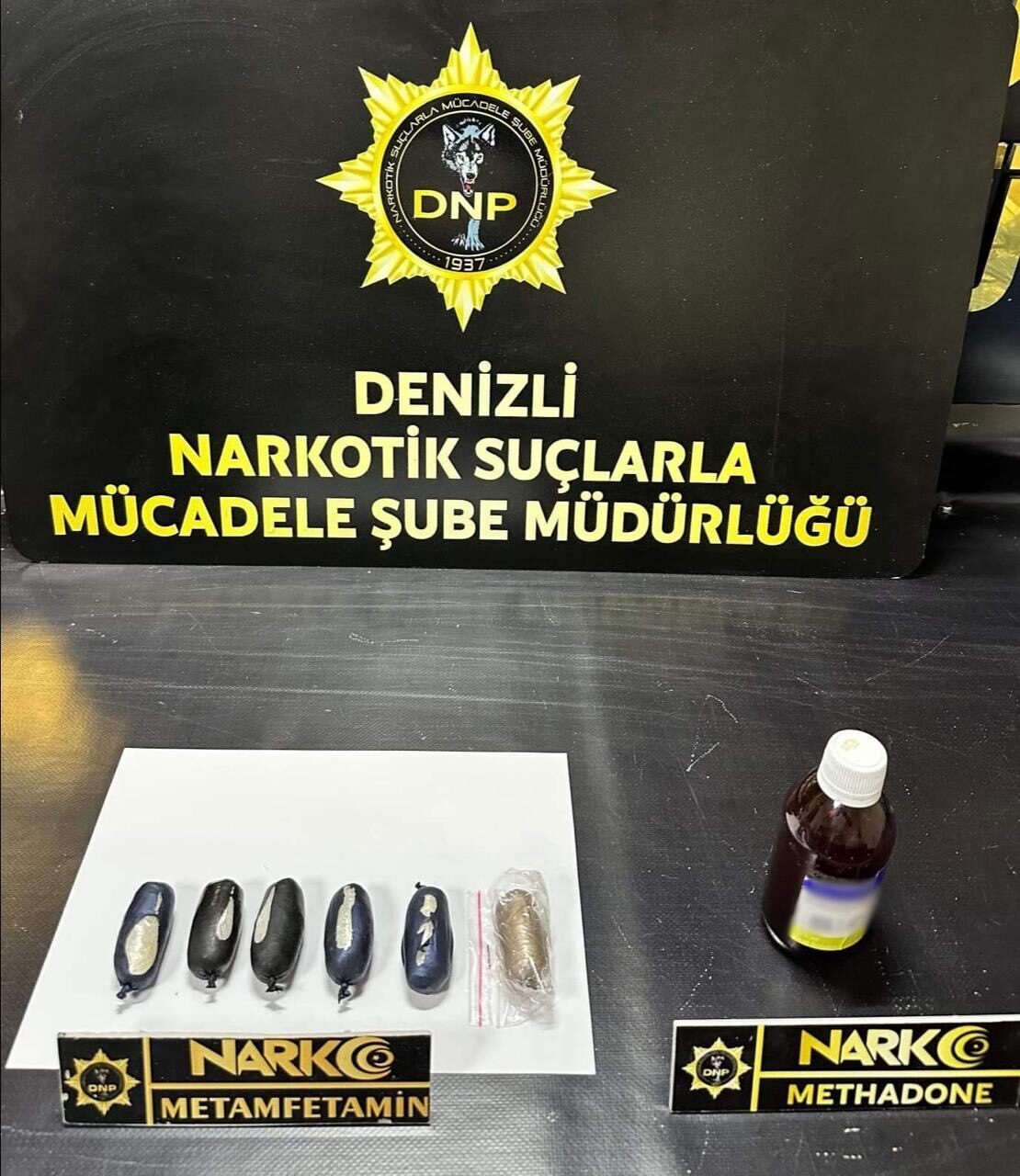 - Yabancı uyruklu şüphelilerden birinin midesinde kapsül halde, diğerinin ise