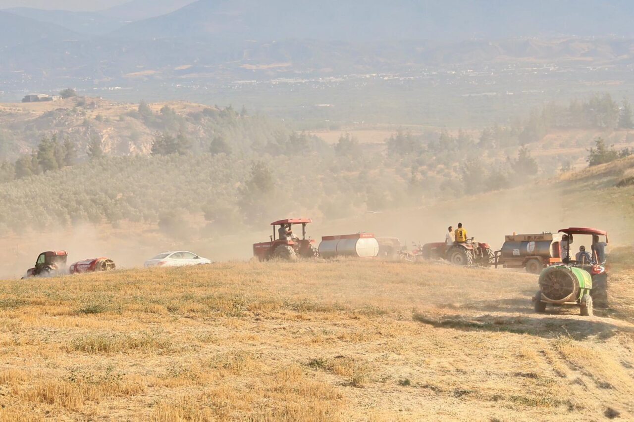 DENİZLİ (AA) – Denizli'nin Pamukkale ilçesinde çıkan orman yangınına havadan