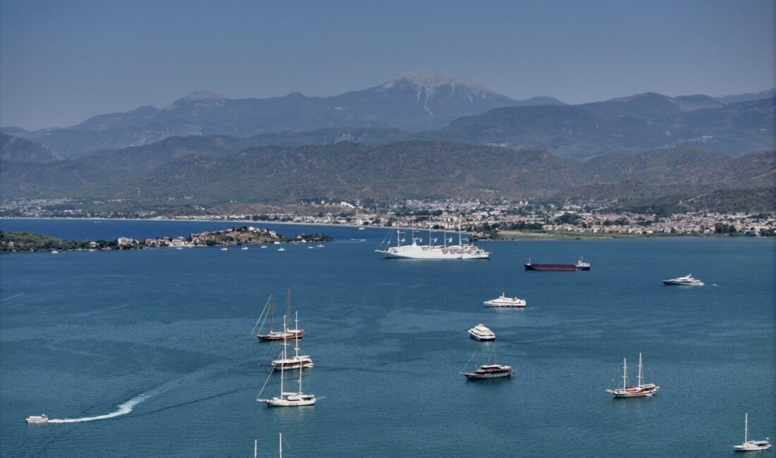 MUĞLA (AA) – Dünyanın en büyük yelkenli yolcu gemilerinden "Club