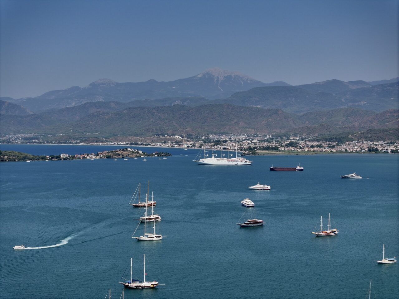 MUĞLA (AA) – Dünyanın en büyük yelkenli yolcu gemilerinden "Club