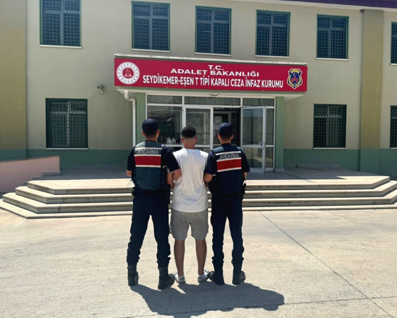 MUĞLA (AA) – Muğla'nın Fethiye ilçesinde, hakkında 12 yıl 6