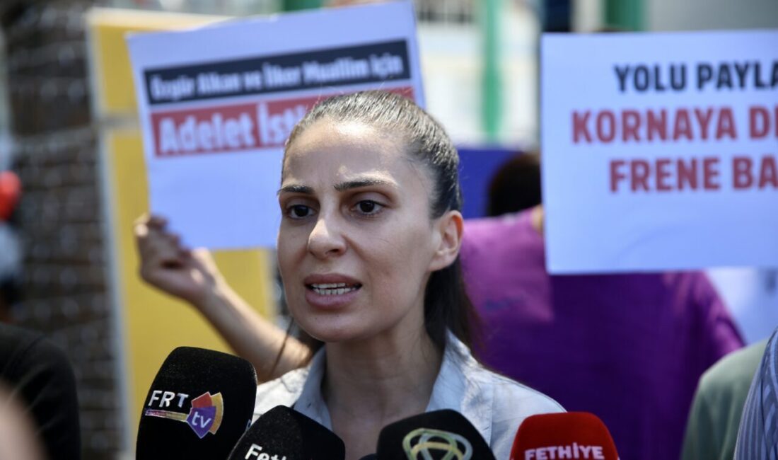 - Duruşma öncesi bir grup bisikletli Fethiye Adliyesi'ne kadar pedal