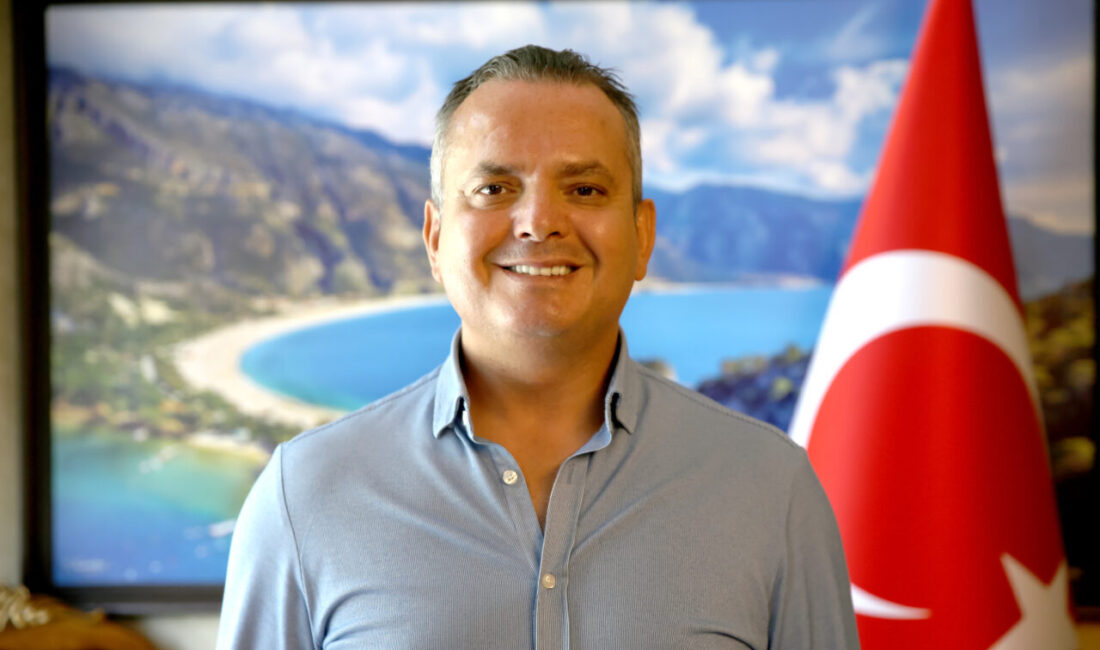 - Fethiye Kaymakamı Fatih Akkaya:
- "Paraşütüyle, tarihi ve kültürel alanları,