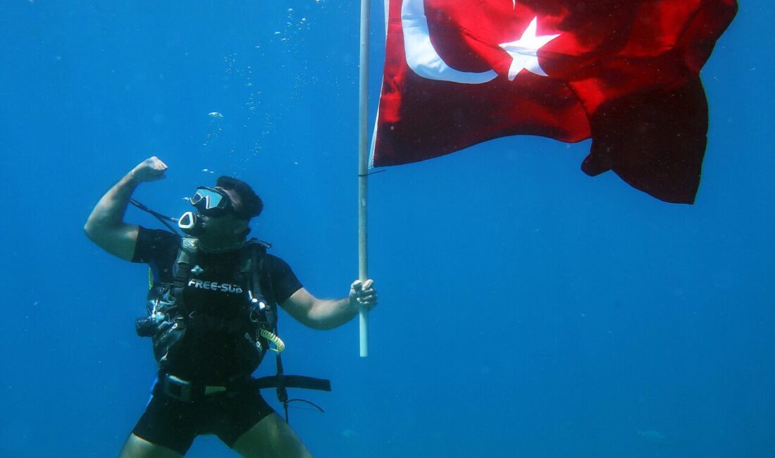 MUĞLA (AA) – Muğla'nın Fethiye ilçesinde bir dalış okulunun dalgıçları,