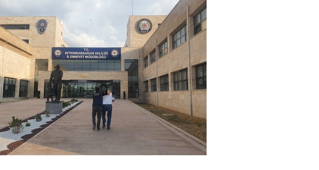 Afyonkarahisar’da polis tarafından düzenlenen operasyonda Fethullahçı Terör Örgütünün sözde askeri