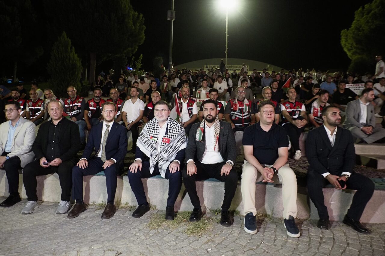 İZMİR (AA) – AK Parti İzmir Gençlik Kolları Başkanlığı, Gazze'de