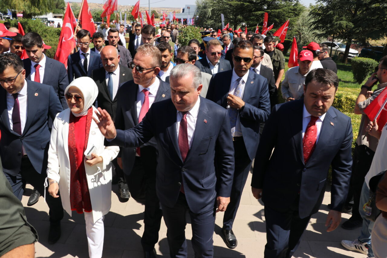 - "Türkiye Yüzyılı'nda gençlerimizle beraber büyüyen, gelişen, güçlü Türkiye için