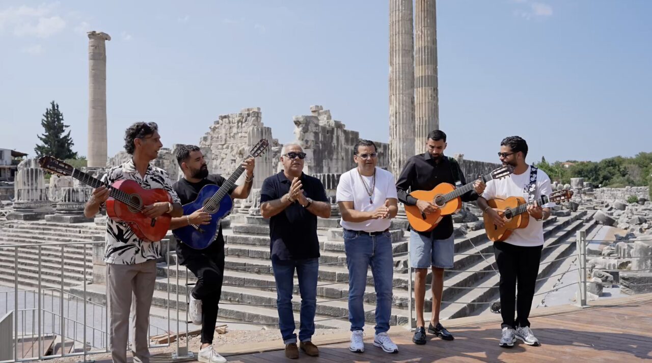- Grubun kurucusu Andre Reyes:
- "Türkiye'de bizim müziğimizi seven çok