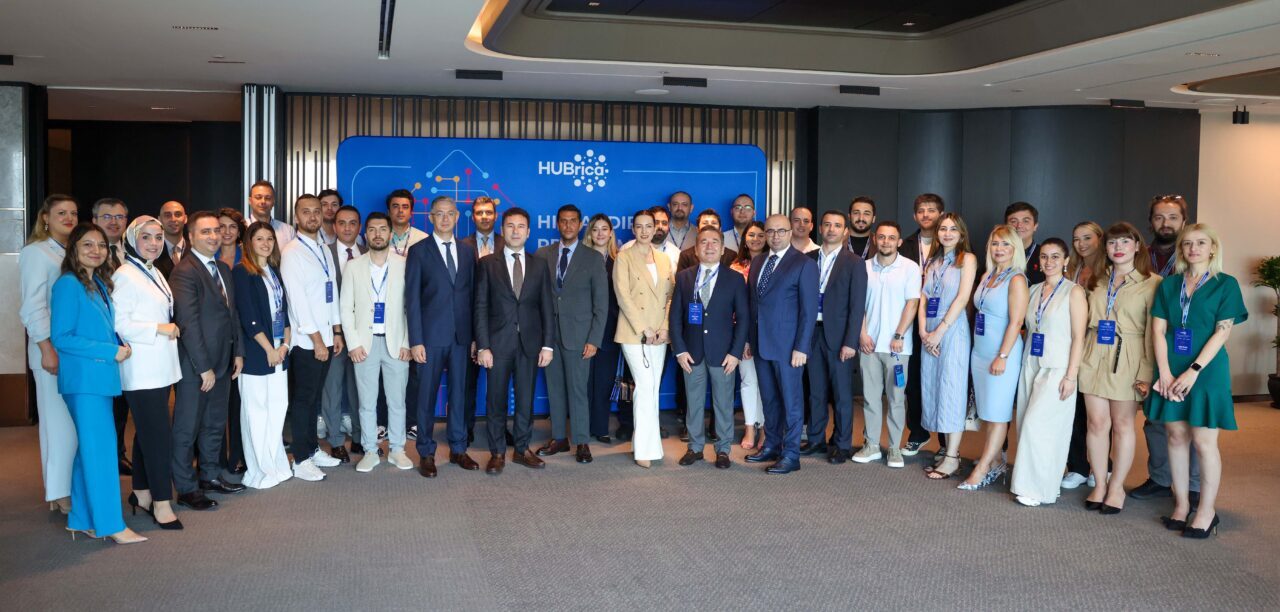 - Halkbank KOBİ Bankacılığı Genel Müdür Yardımcısı Murat Yıldırım:
- "Yapay