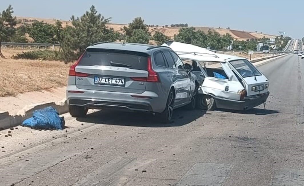 Afyonkarahisar’da iki aracın çarpışması sonucu meydana gelen trafik kazasında, 1’i