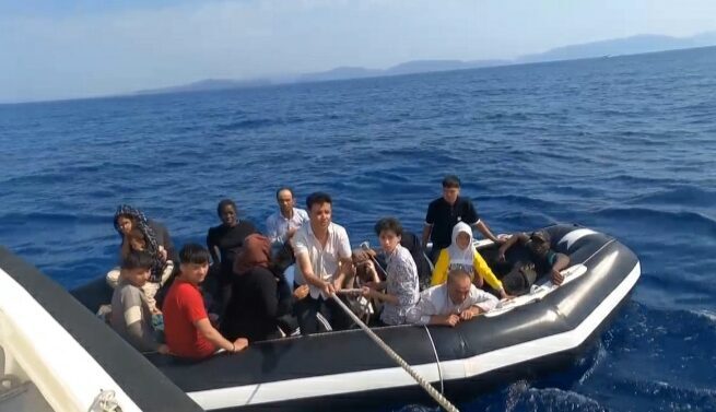 İZMİR (AA) – İzmir'in Seferihisar ilçesi açıklarında 10'u çocuk 23