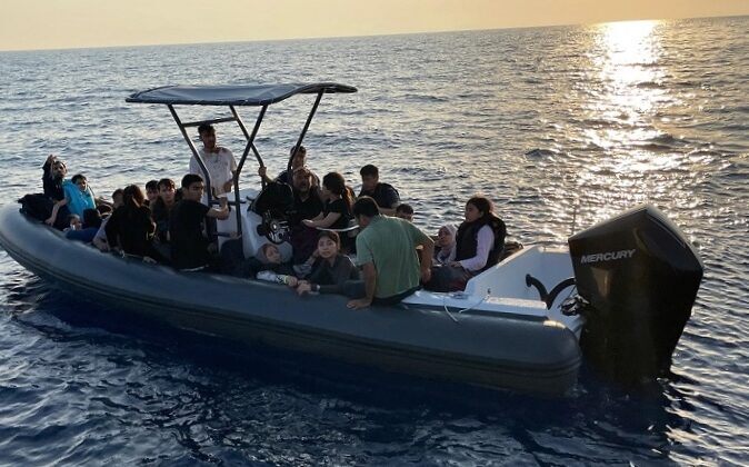 İZMİR (AA) – İzmir'in Karaburun ve Seferihisar ilçesi açıklarında, 26'sı