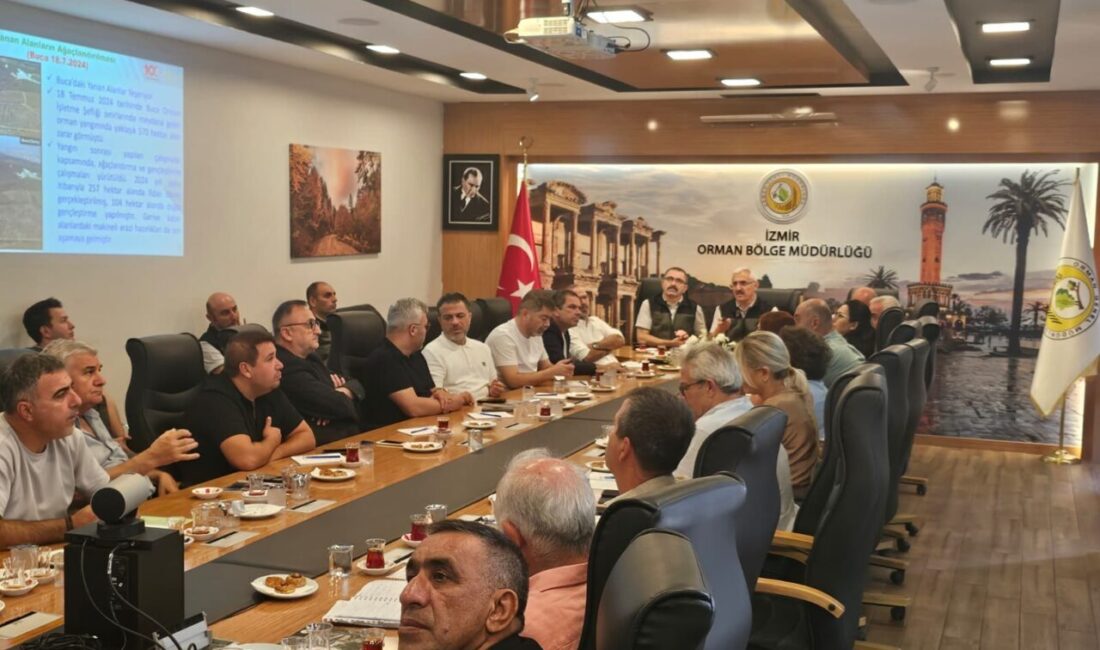 İZMİR (AA) – İzmir Büyükşehir Belediye Meclisi üyeleri, düzenlenen toplantıda