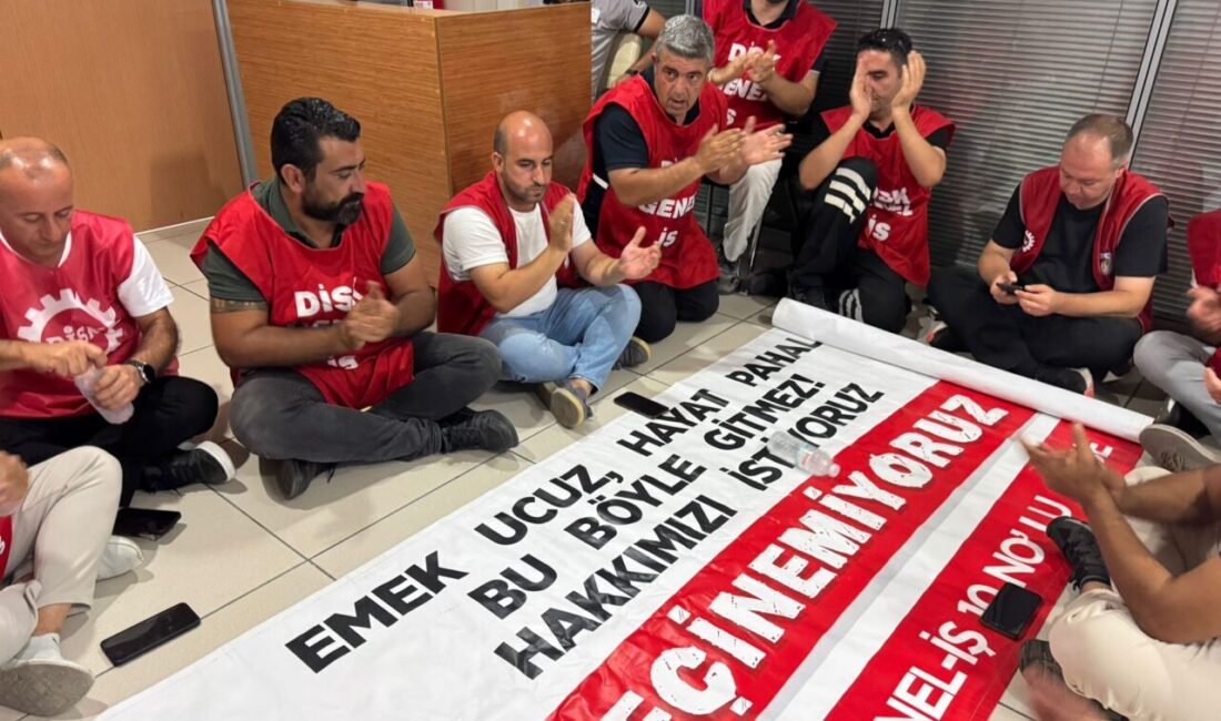 İZMİR (AA) – İzmir'in Karşıyaka Belediyesinde çalışan işçiler, 5 aydır