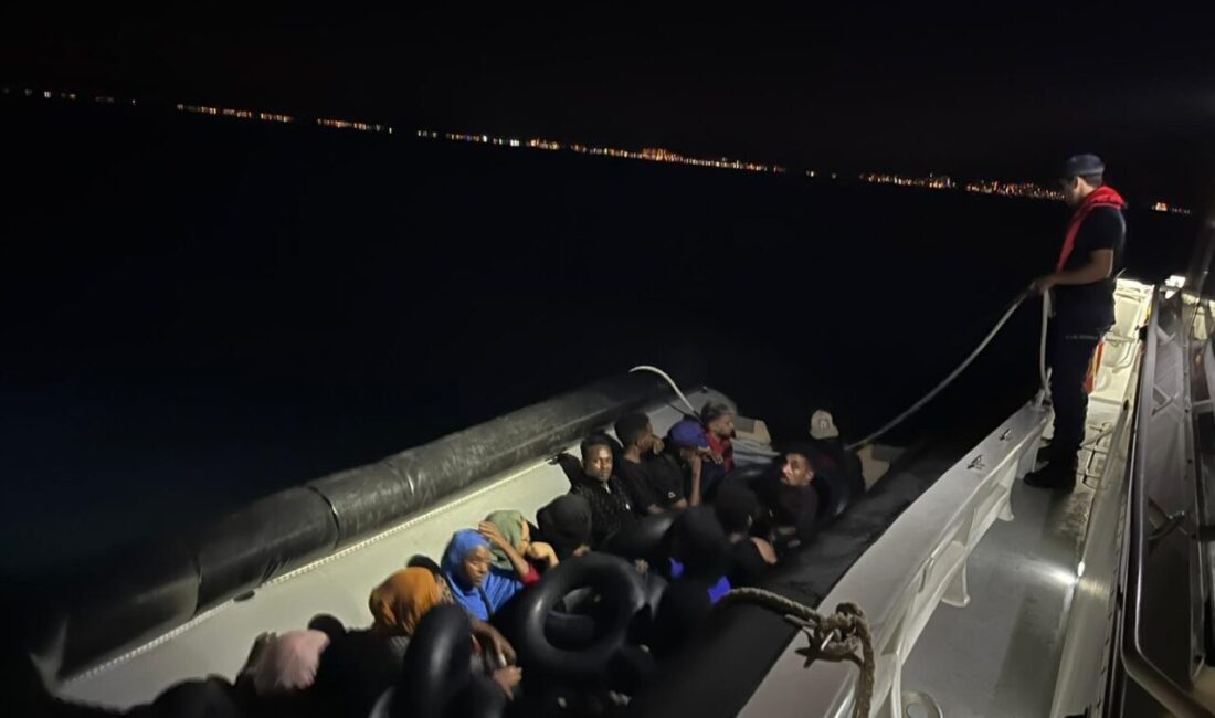 İZMİR (AA) – İzmir'de denizde ve karada 83 düzensiz göçmen