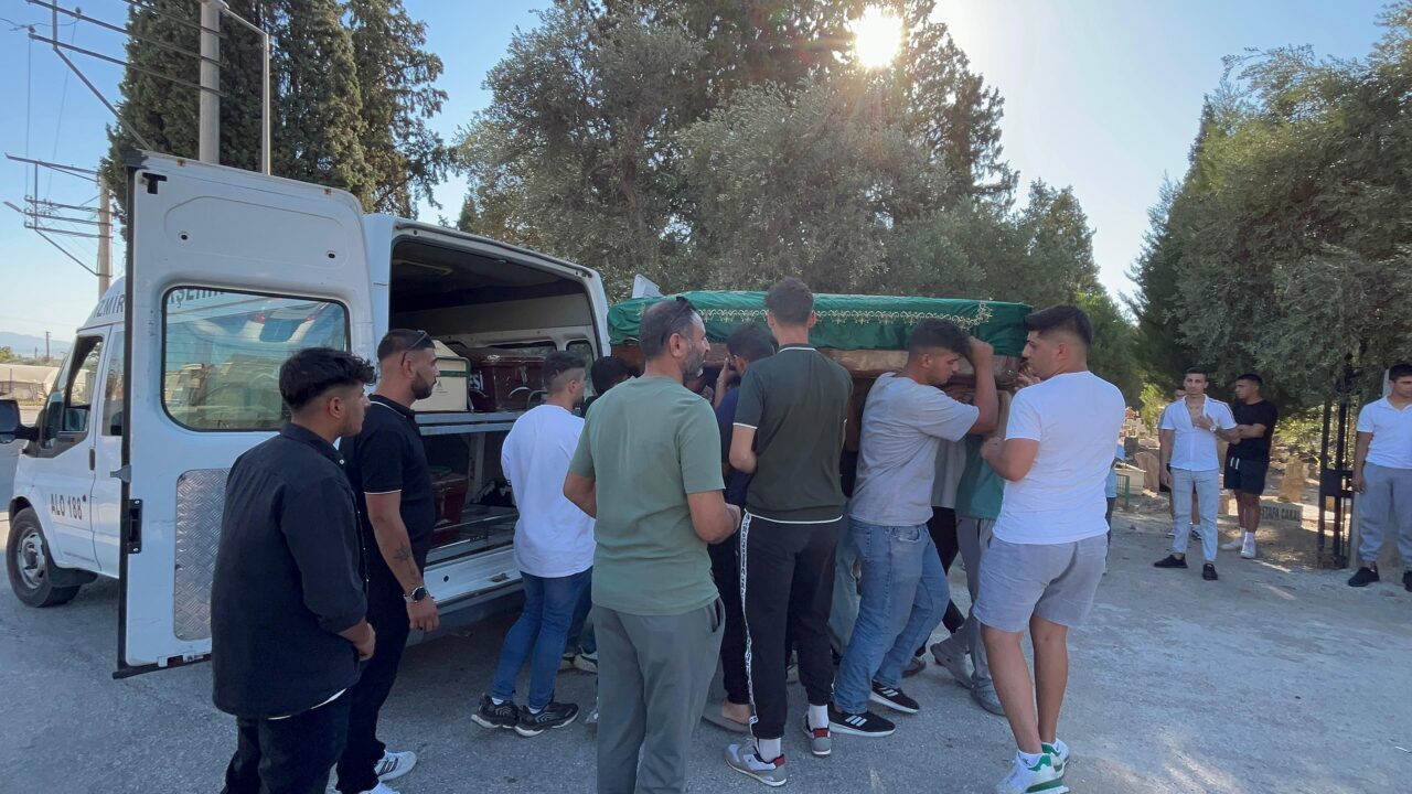 İZMİR (AA) – İzmir'in Bayındır ilçesinde serinlemek için girdiği baraj