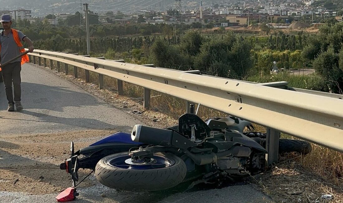 İZMİR (AA) – İzmir'in Bayındır ilçesinde refüje çarpıp devrilen motosikletin