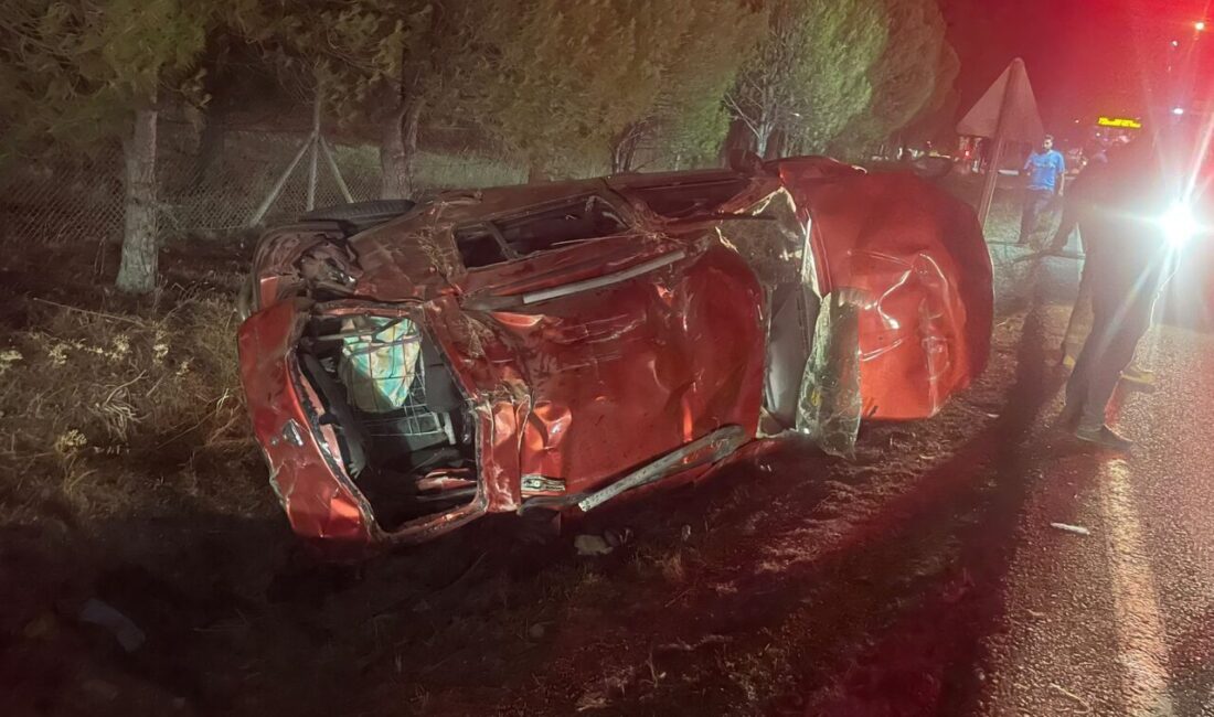İZMİR (AA) – İzmir'in Foça ilçesinde otomobilin devrilmesi sonucu 4