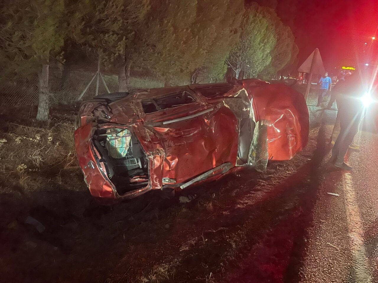 İZMİR (AA) – İzmir'in Foça ilçesinde otomobilin devrilmesi sonucu 4