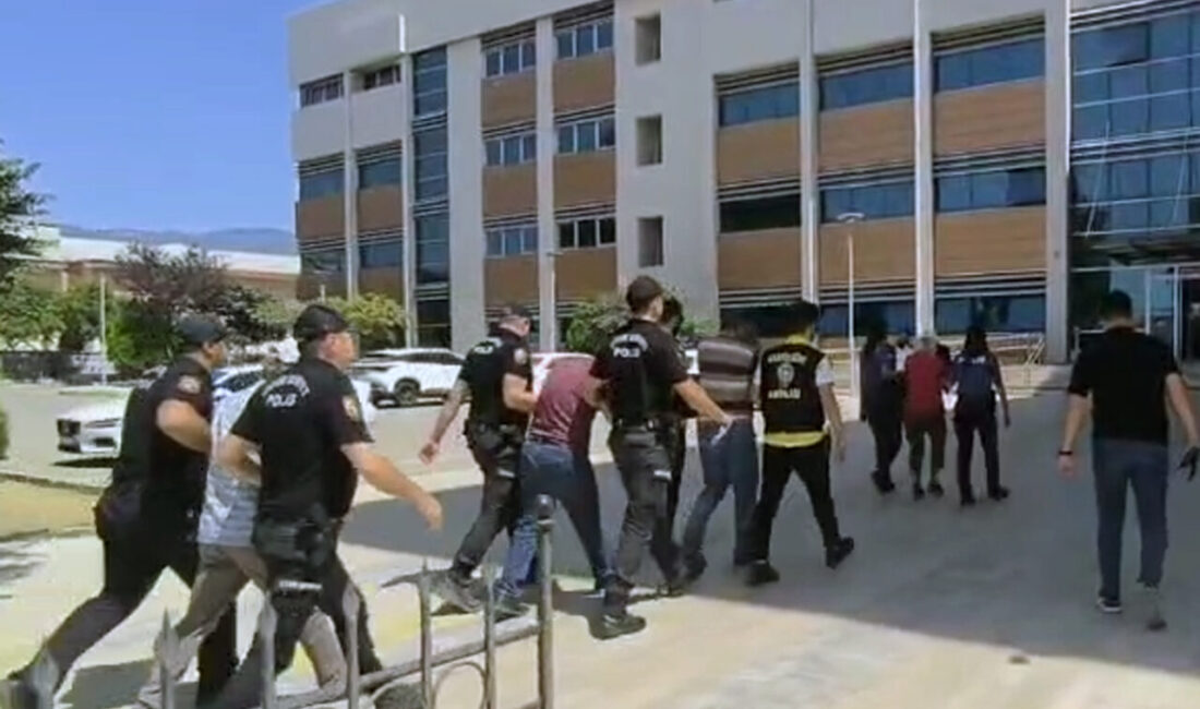 İZMİR (AA) – İzmir'in Ödemiş ilçesinde düzenlenen fuhuş operasyonunda gözaltına