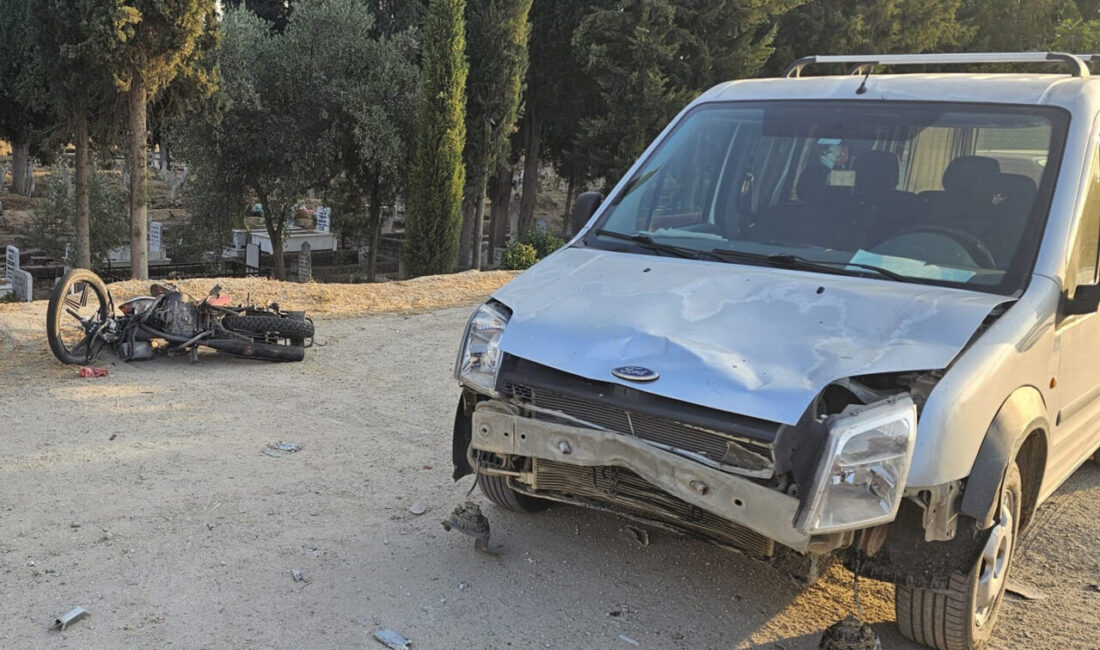İZMİR (AA) – İzmir'in Ödemiş ilçesinde hafif ticari araçla çarpışan
