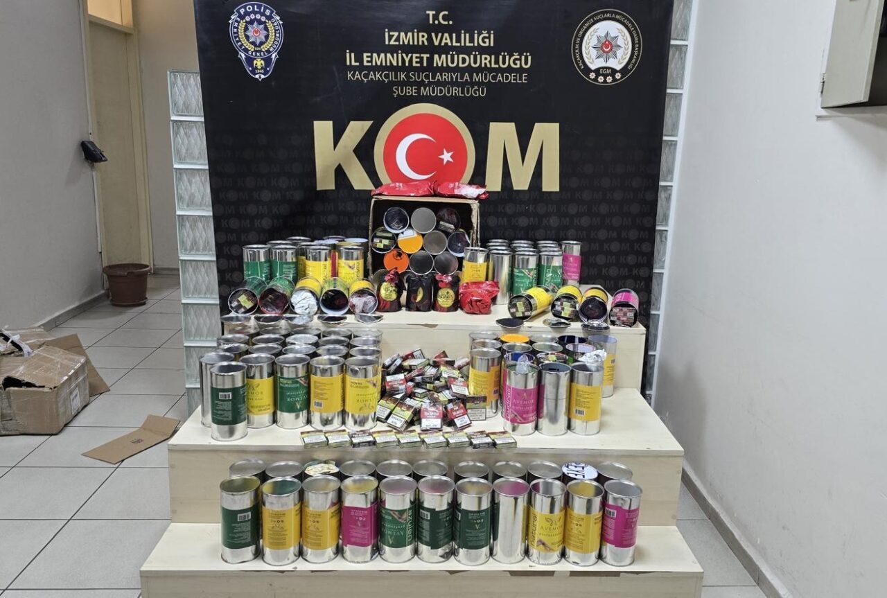 İZMİR (AA) – İzmir'de düzenlenen kaçakçılık operasyonlarında 1 milyon 93