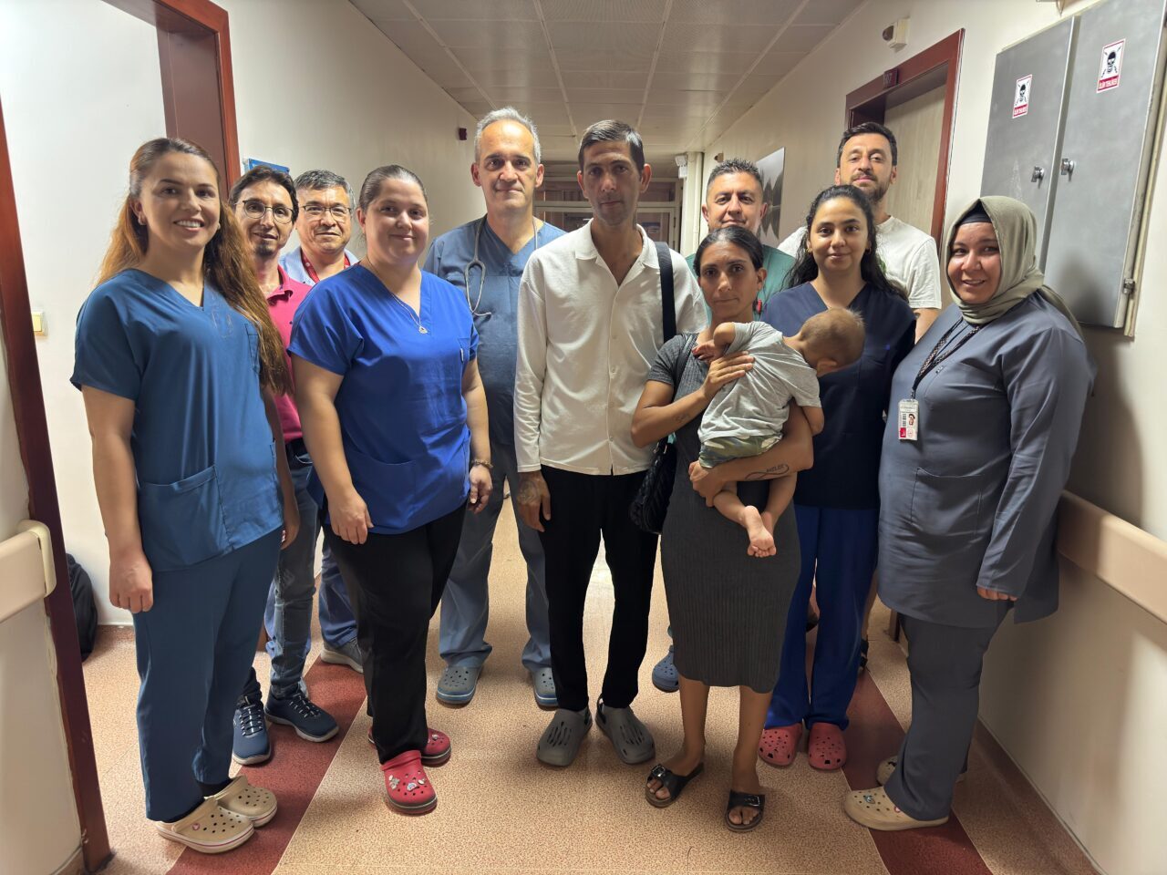 - İlk ameliyatta duran kalbi çalıştırılan genç hasta, atardamarlar arasında