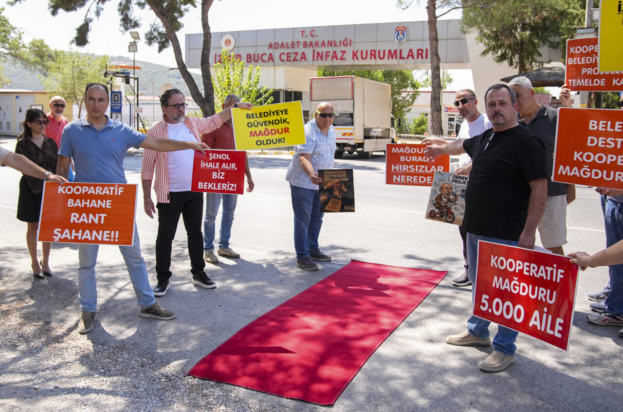İZMİR (AA) – İzmir Büyükşehir Belediyesinin başlattığı konut projeleri ilerlemediği