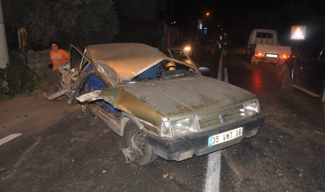 İZMİR (AA) – İzmir'in Ödemiş ilçesinde, otomobille kamyonun çarpışması sonucu