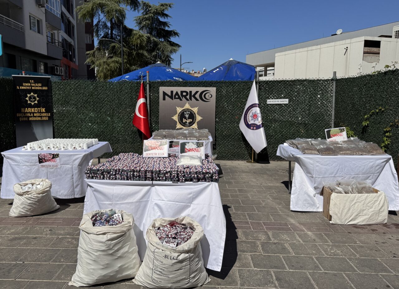 İZMİR (AA) – İzmir'de düzenlenen uyuşturucu operasyonlarında gözaltına alınan 228