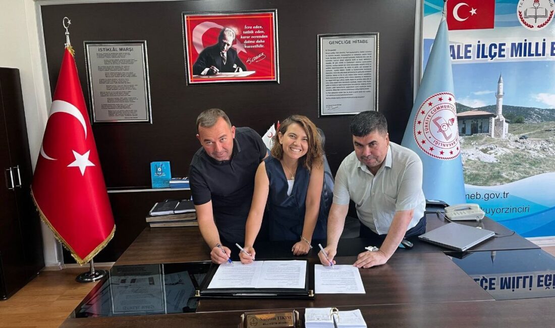 DENİZLİ (AA) – Denizli'nin Kale ilçesinde, okula çok amaçlı salon