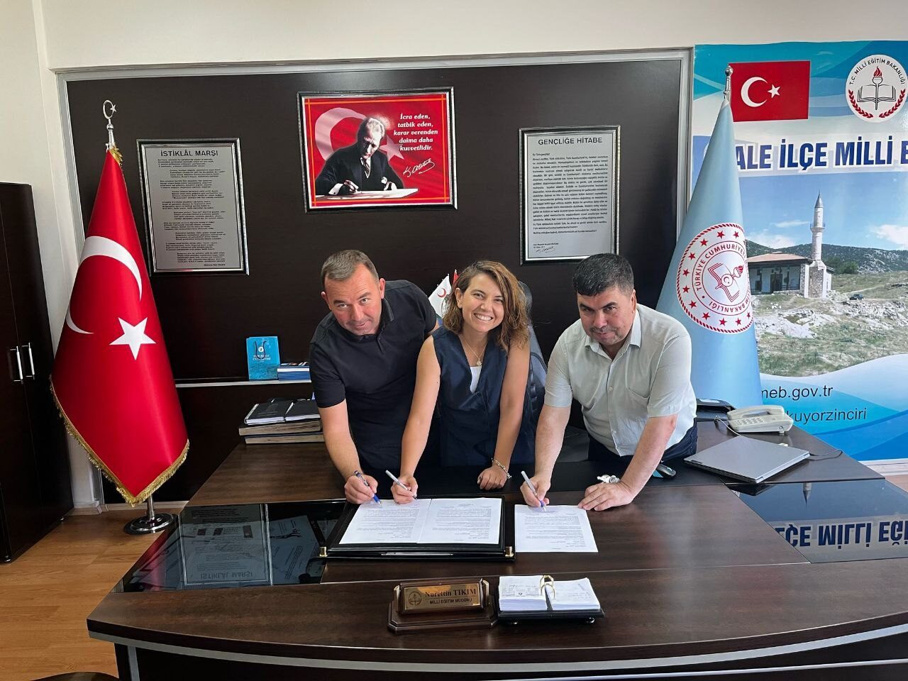 DENİZLİ (AA) – Denizli'nin Kale ilçesinde, okula çok amaçlı salon