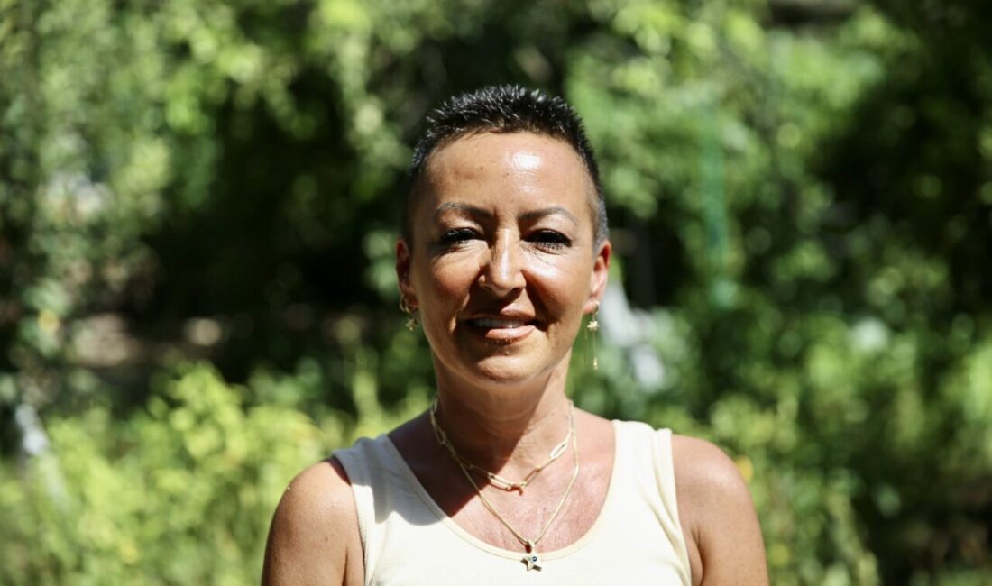- Muğla'nın Fethiye ilçesinde kırık kabuğu ahşap oyma ustası Kadir