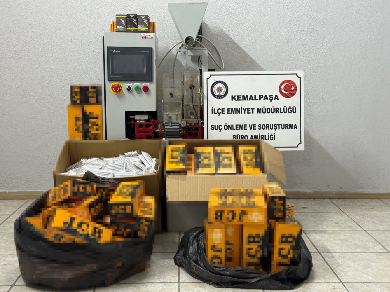 İZMİR (AA) – Kemalpaşa'da kaçakçılık operasyonunda 4 şüpheli gözaltına alındı.