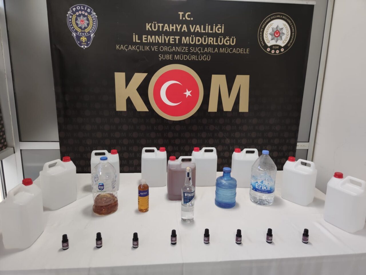 KÜTAHYA (AA) – Kütahya'da sahte içki üretip, sattığı iddia edilen