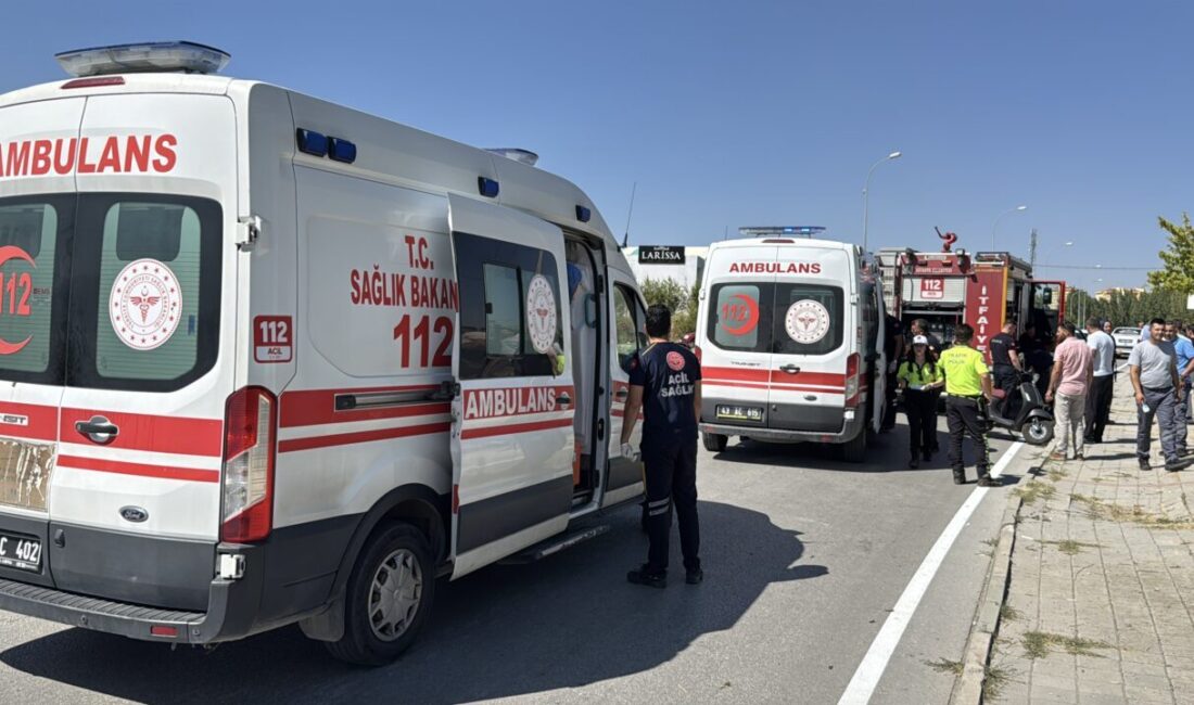 KÜTAHYA (AA) – Kütahya'da yol kenarındaki su kanalına devrilen otomobilde