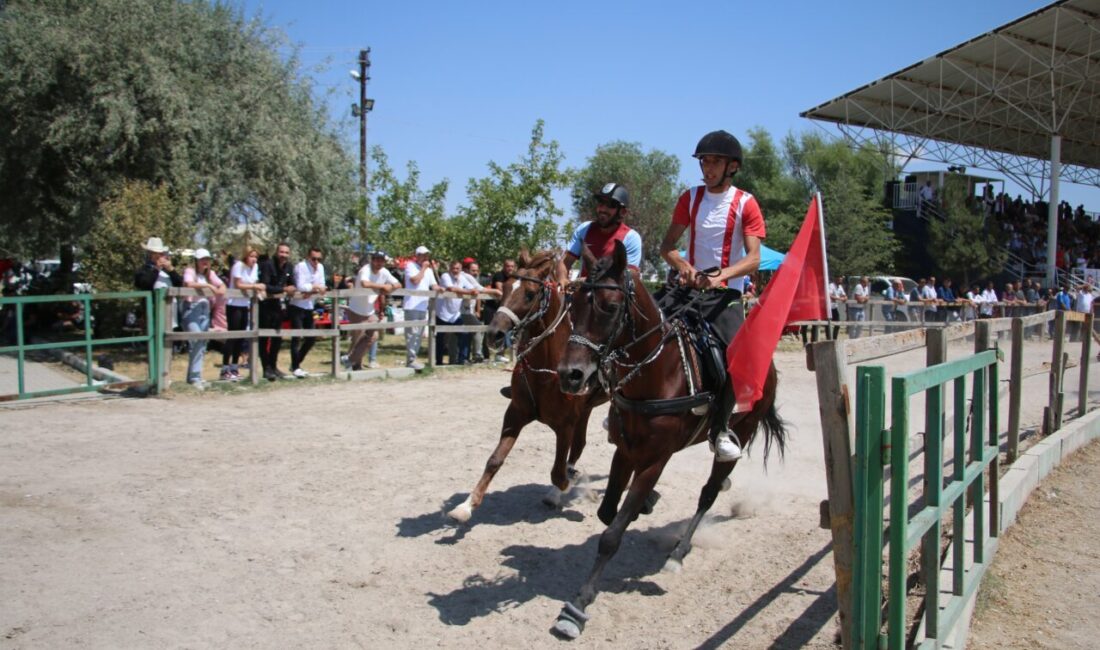 KÜTAHYA (AA) – Kütahya’da geleneksel hale gelen rahvan at yarışları