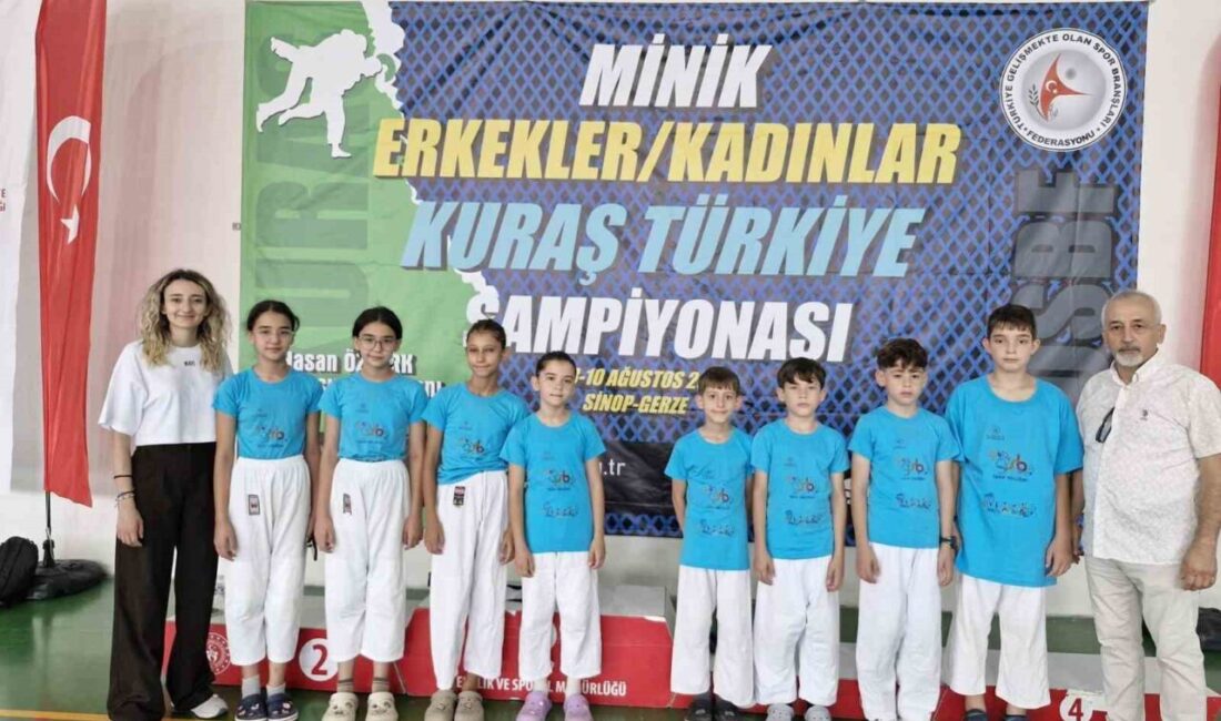 Sinop’un Gerze ilçesinde düzenlenen Minikler Kuraş Türkiye Şampiyonası’nda Kütahyalı minik