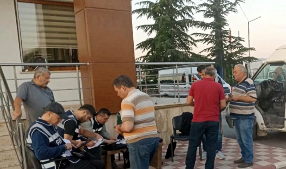 Afyonkarahisar Defterdarlığı Denetim Ekibi, belirlenen sektörlerde hasılat kontrollerini sürdürüyor. Afyonkarahisar